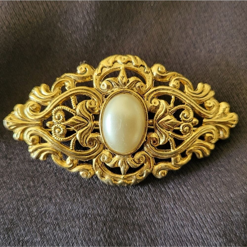 Vintage Gold Tone Filigree Brooch with Oval Faux Pearl Cabochon